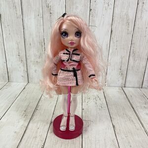 Rainbow High Doll Bella Parker W/ Stand In Excellent Used Condition